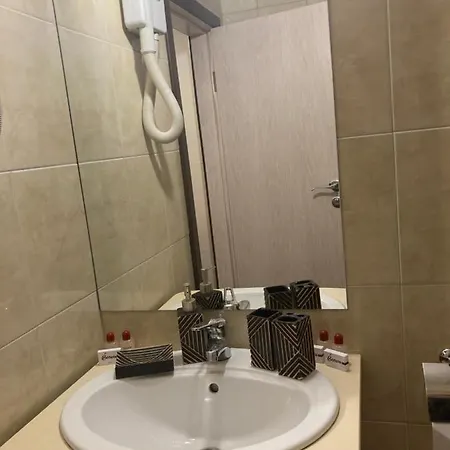 Boutique & Artistic 3 Bedroom Apartment.