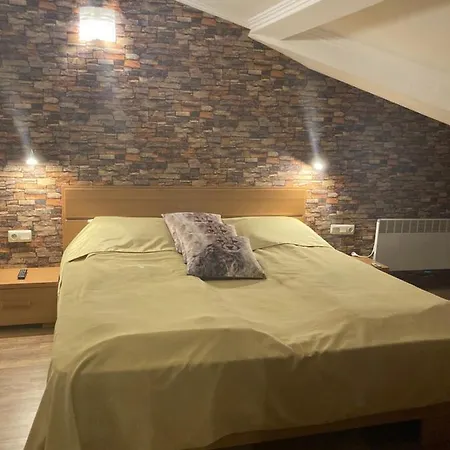 Boutique & Artistic 3 Bedroom Apartment. * Pamporovo